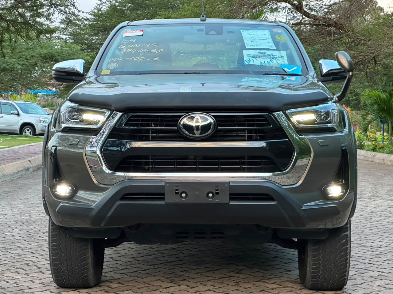 HILUX DOUBLE CABIN